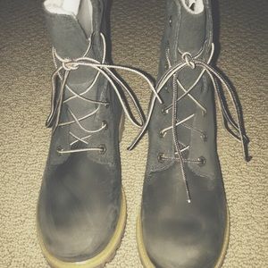 NEW Timberland Boots (Size 9)